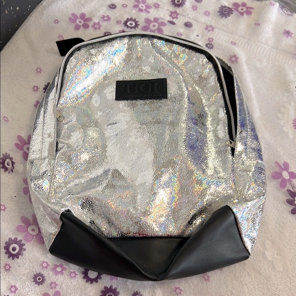 🍊2/$30 - Silver and Black Backpack